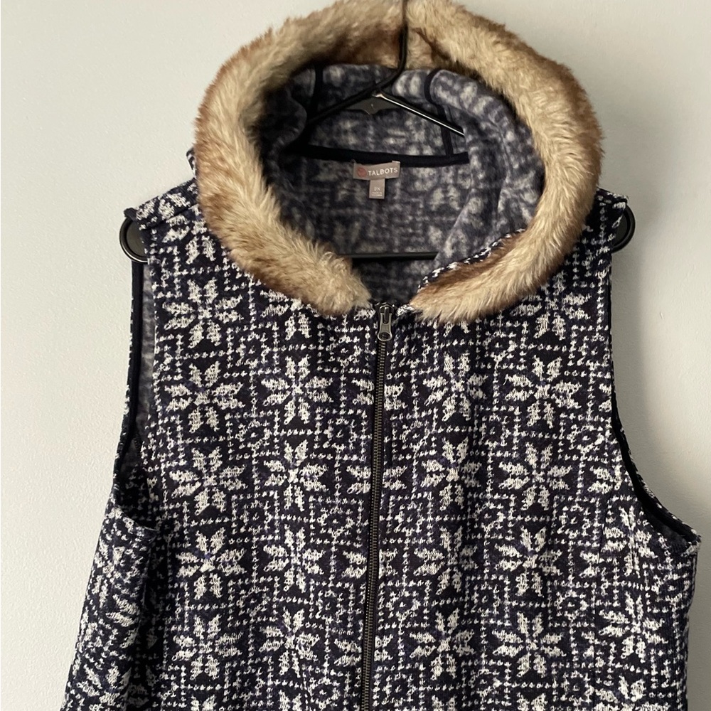 Talbots Sweater Vest Womens 2X Snowflake Knit Faux Fur Trim Hood